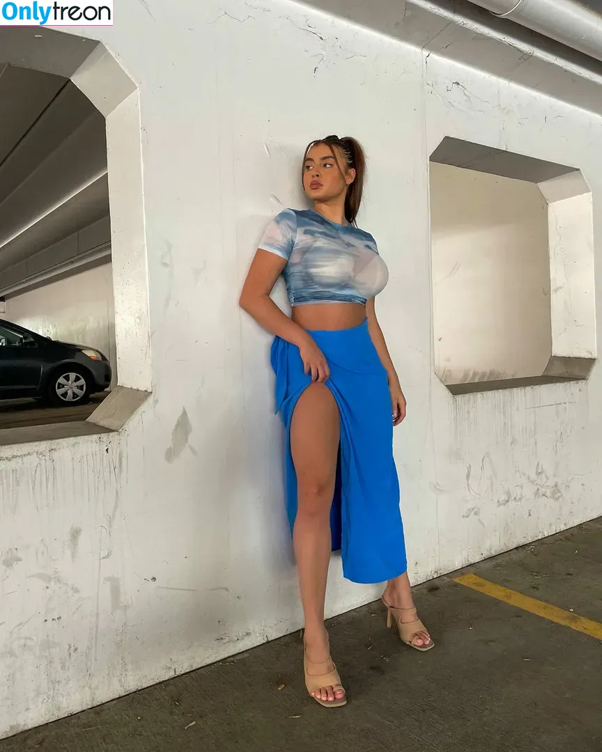 Kalani Hilliker nude photo #0007 (kalanihilliker)