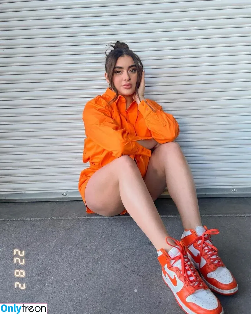 Kalani Hilliker nude photo #0019 (kalanihilliker)
