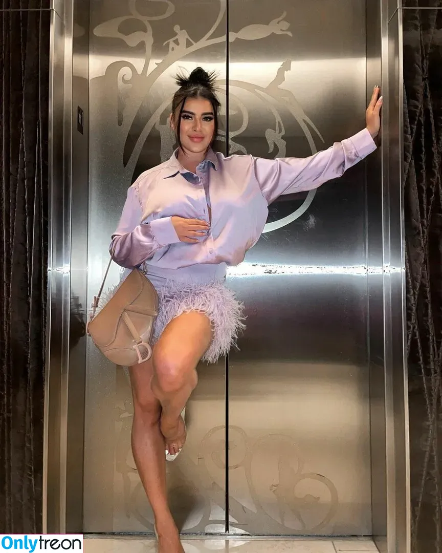 Kalani Hilliker nude photo #0027 (kalanihilliker)