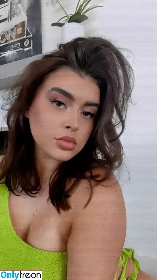 Kalani Hilliker nude photo #0028 (kalanihilliker)
