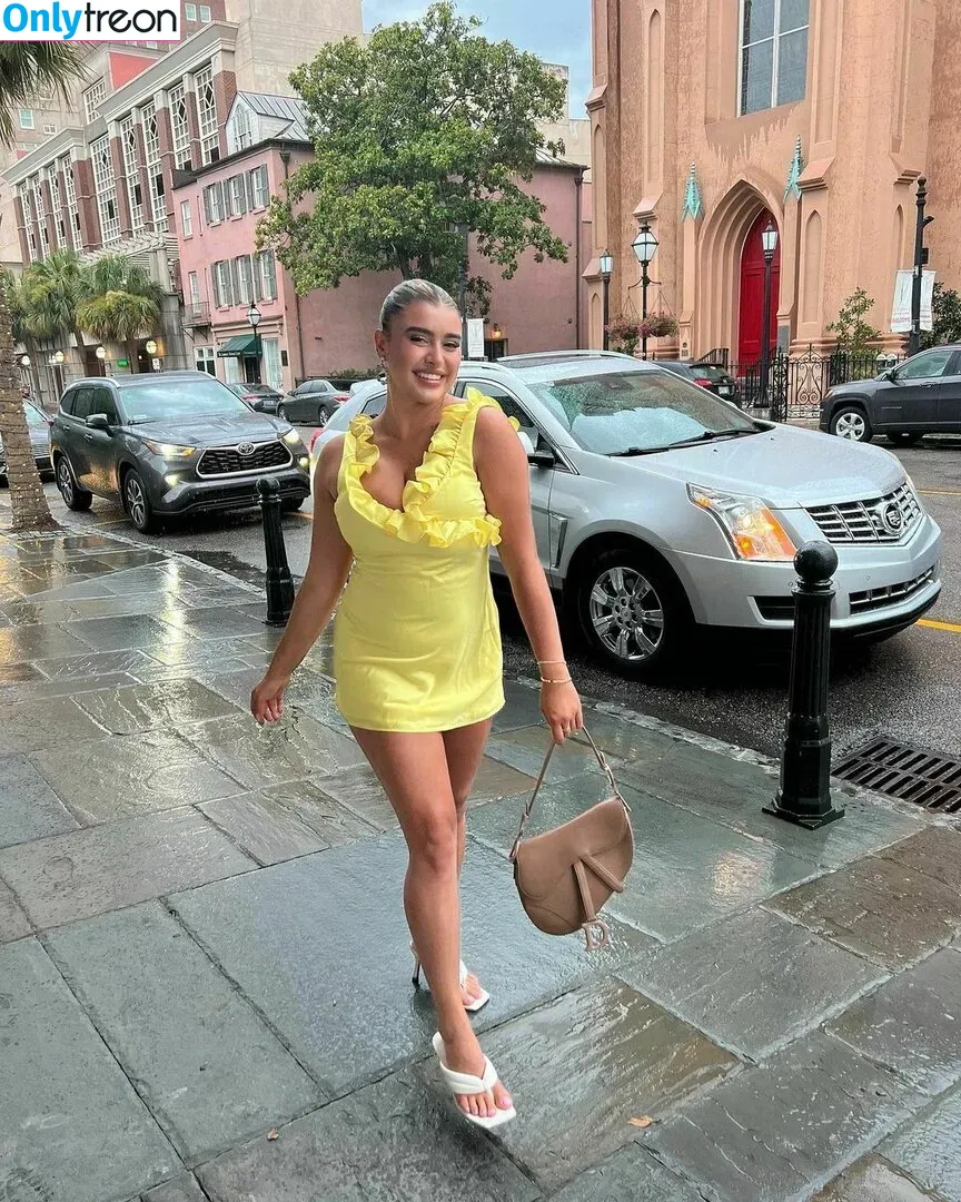 Kalani Hilliker nude photo #0041 (kalanihilliker)