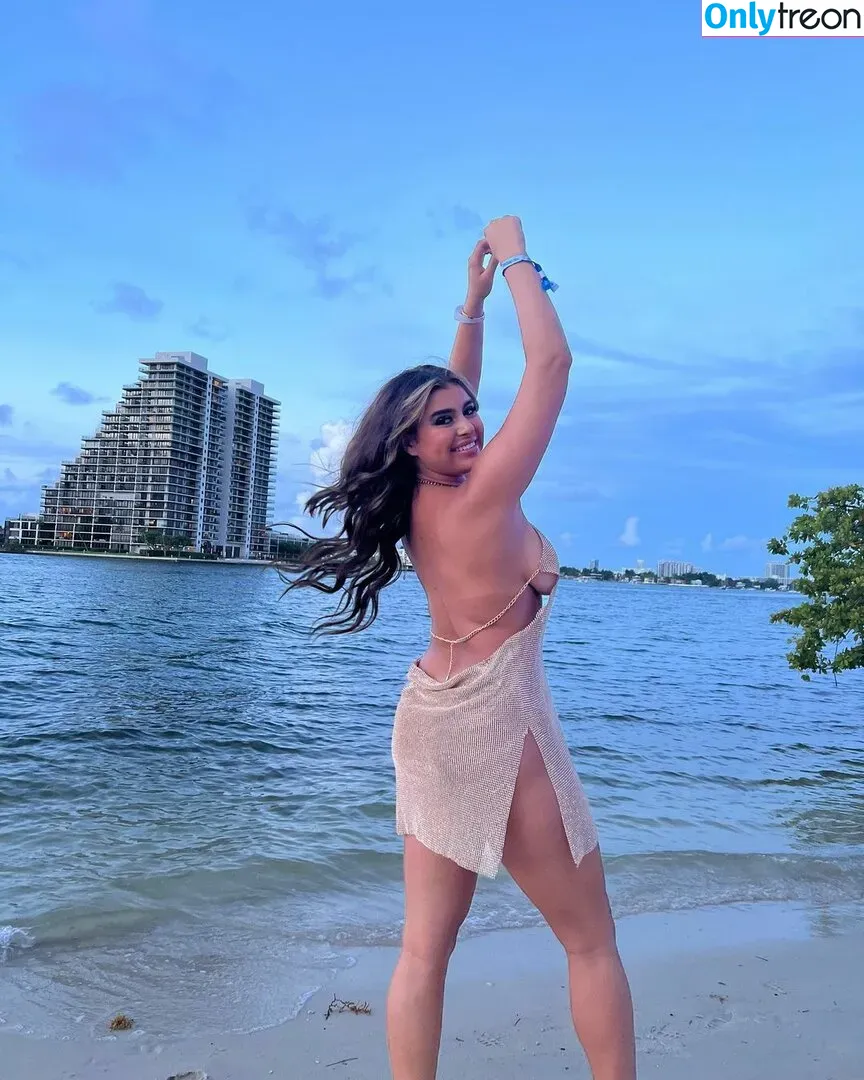 Kalani Hilliker nude photo #0051 (kalanihilliker)
