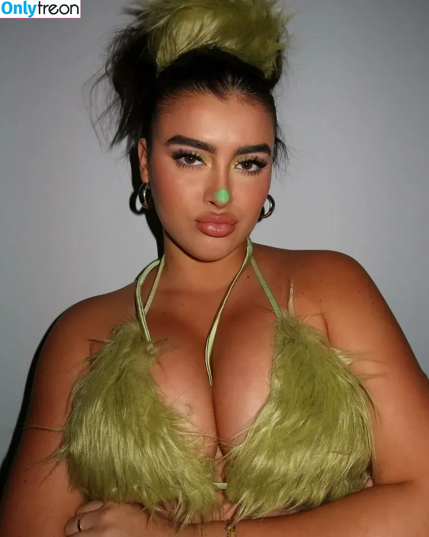 Kalani Hilliker nude photo #0058 (kalanihilliker)
