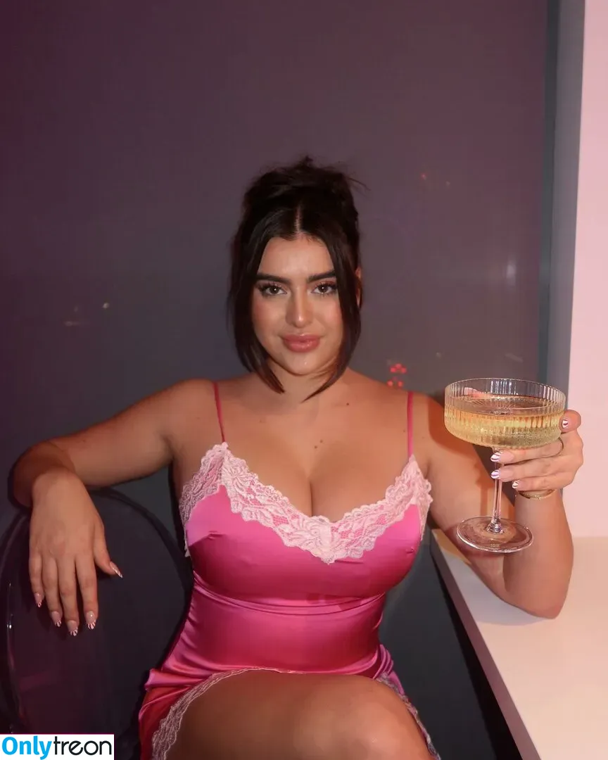 Kalani Hilliker nude photo #0062 (kalanihilliker)
