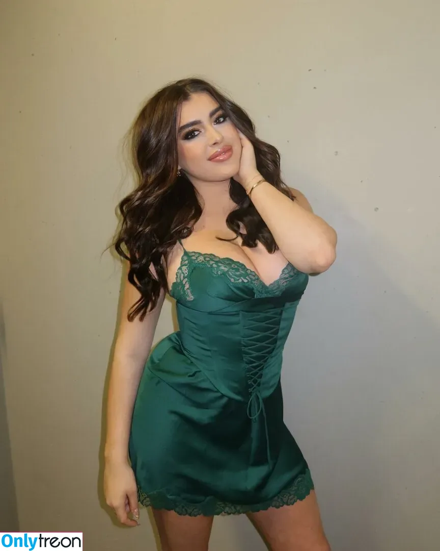 Kalani Hilliker nude photo #0074 (kalanihilliker)