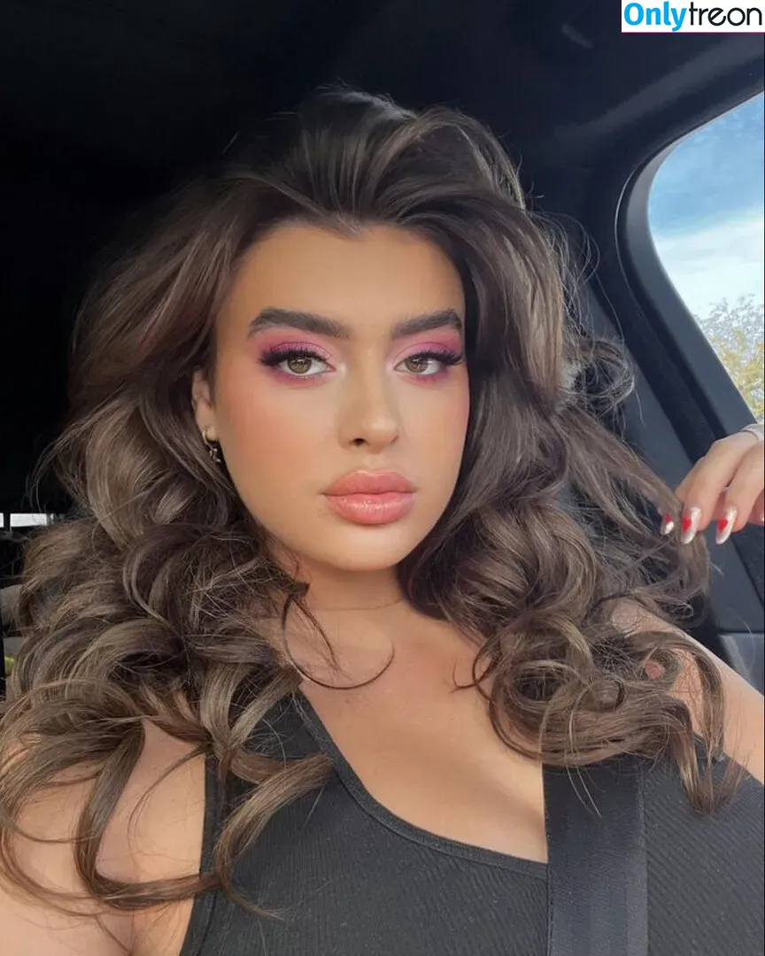 Kalani Hilliker nude photo #0085 (kalanihilliker)