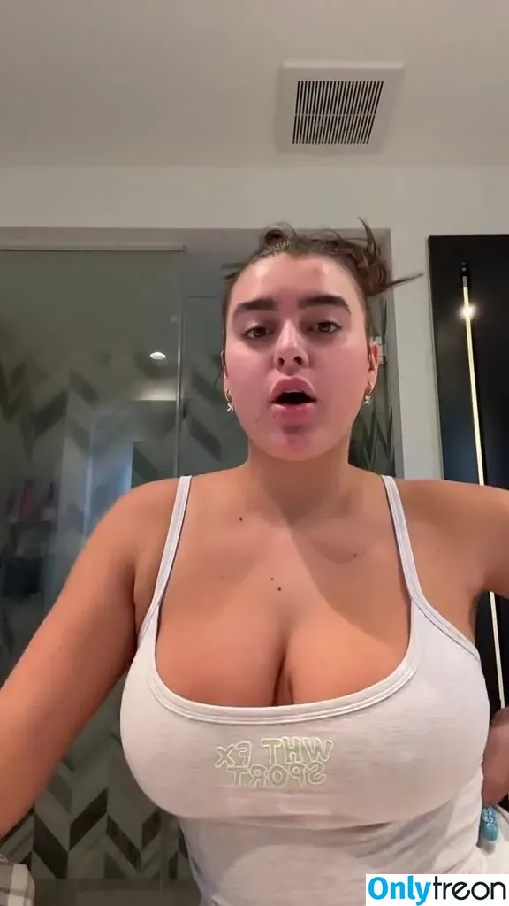 Kalani Hilliker nude photo #0089 (kalanihilliker)