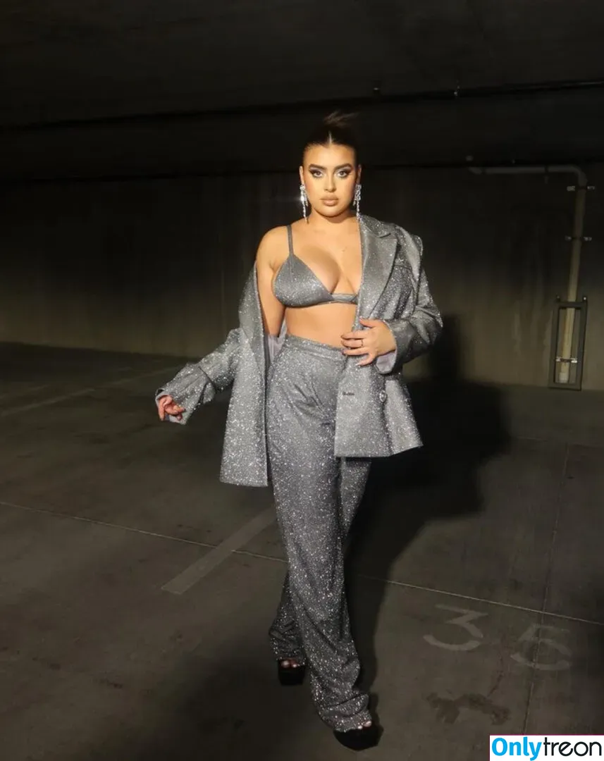 Kalani Hilliker nude photo #0100 (kalanihilliker)