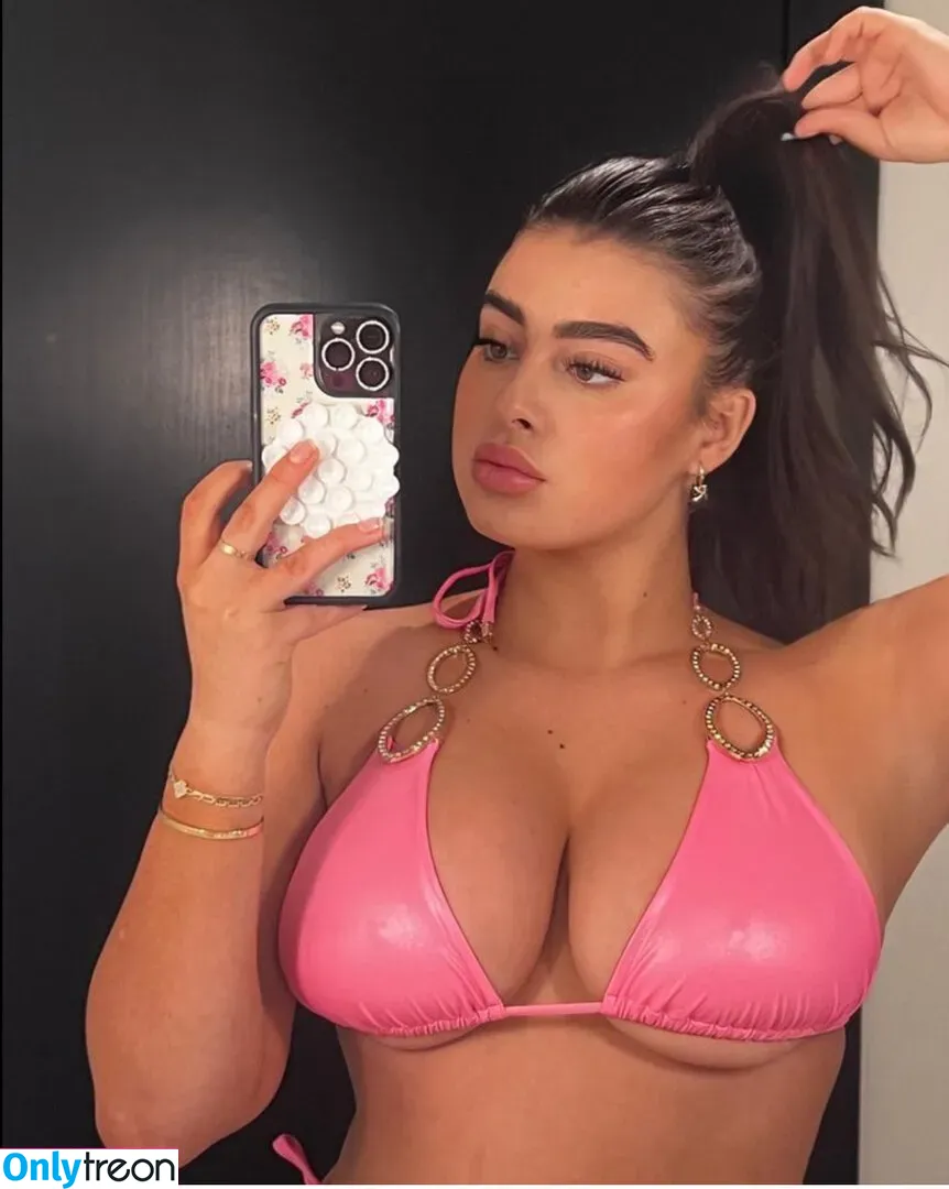 Kalani Hilliker nude photo #0117 (kalanihilliker)