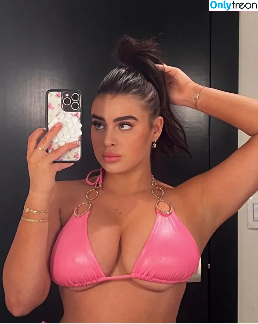 Kalani Hilliker nude photo #0118 (kalanihilliker)
