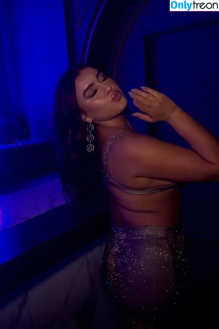 Kalani Hilliker nude photo #0128 (kalanihilliker)