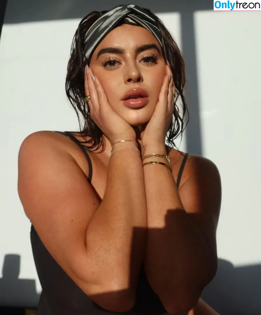 Kalani Hilliker nude photo #0133 (kalanihilliker)