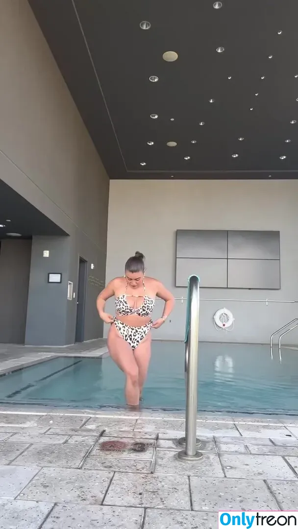 Kalani Hilliker nude photo #0186 (kalanihilliker)
