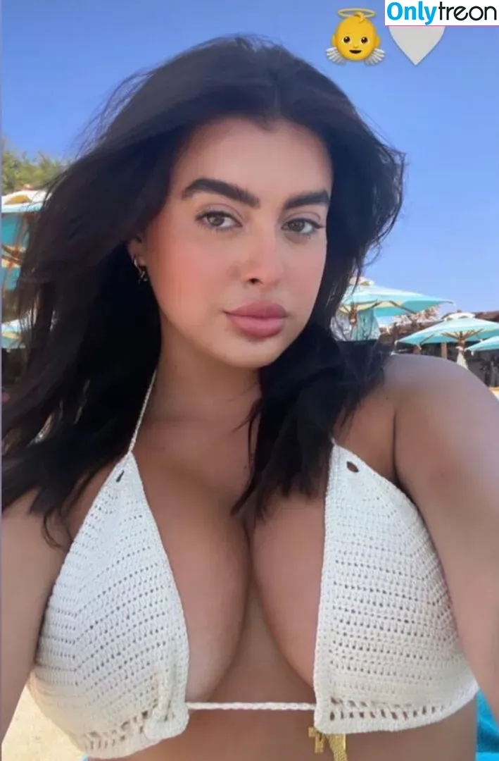 Kalani Hilliker nude photo #0205 (kalanihilliker)