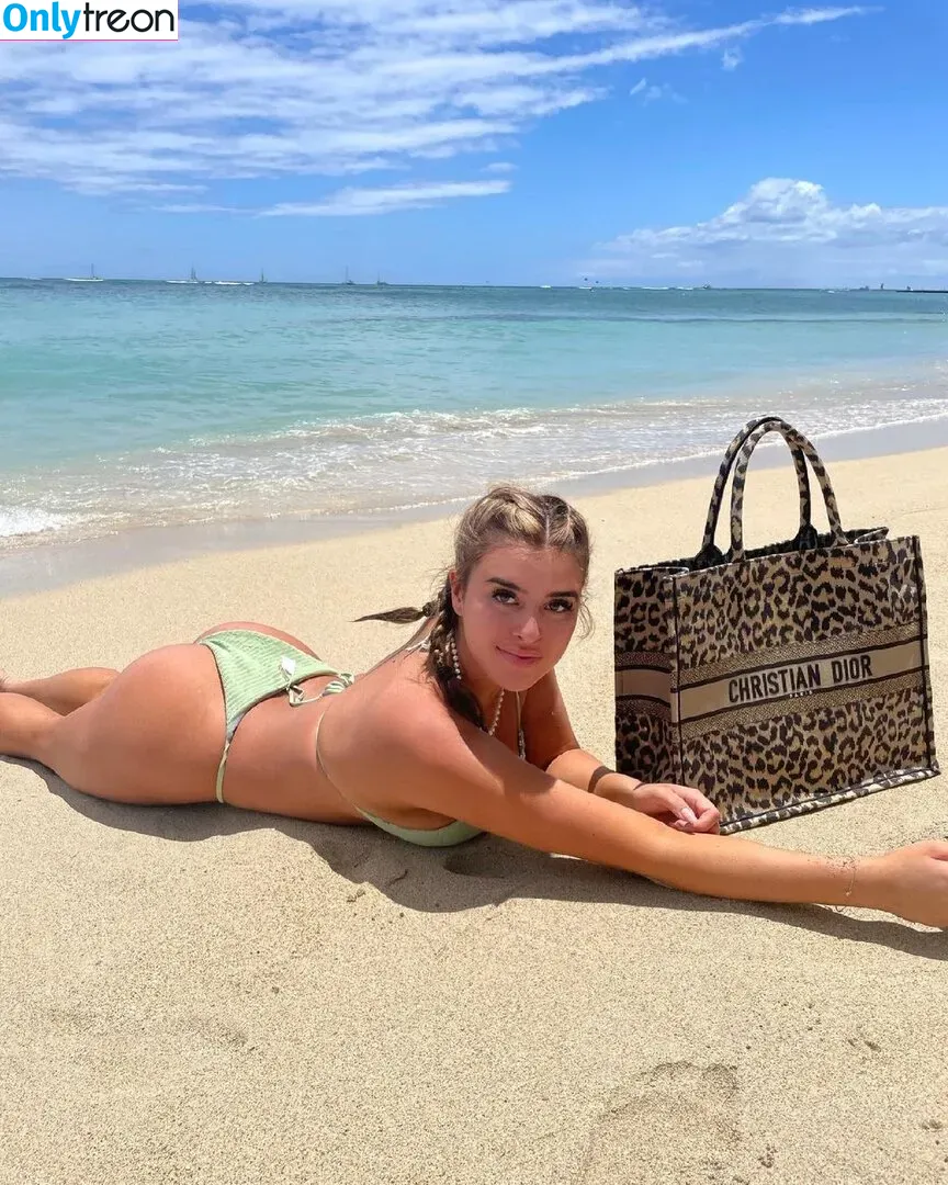 Kalani Hilliker nude photo #0239 (kalanihilliker)