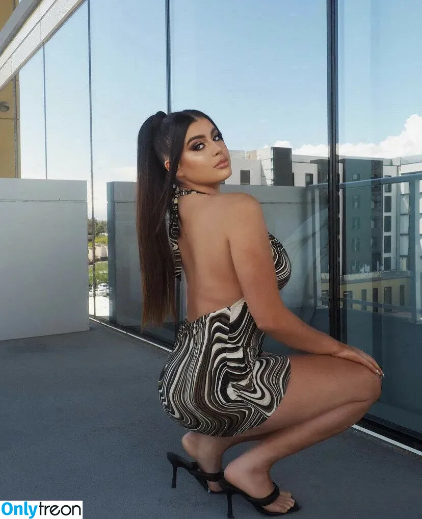 Kalani Hilliker nude photo #0243 (kalanihilliker)