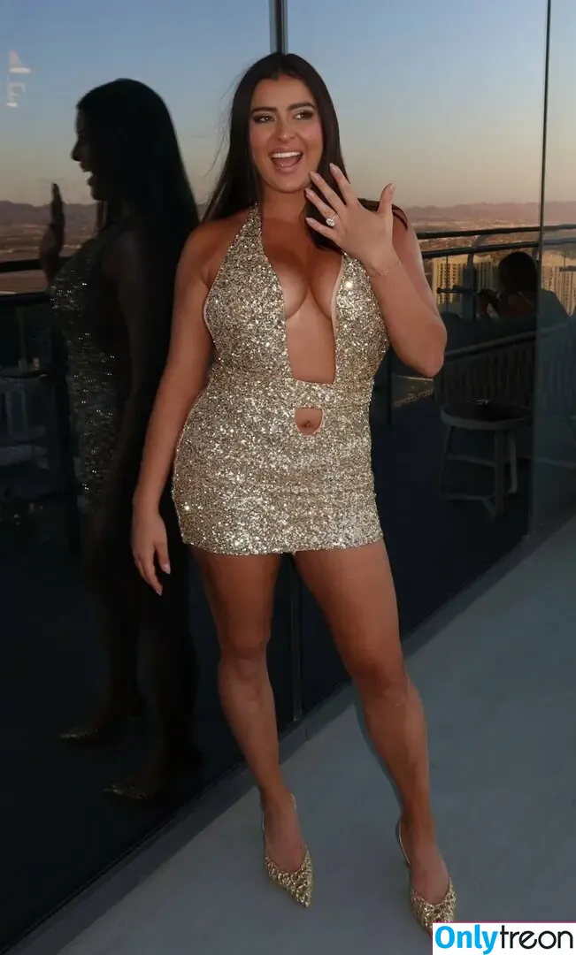 Kalani Hilliker nude photo #0703 (kalanihilliker)