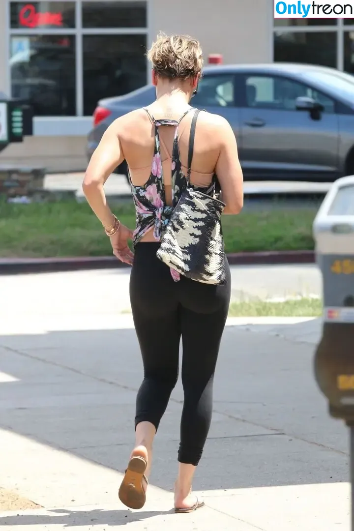 Kaley Cuoco nude photo #1456 (kaleycuoco)