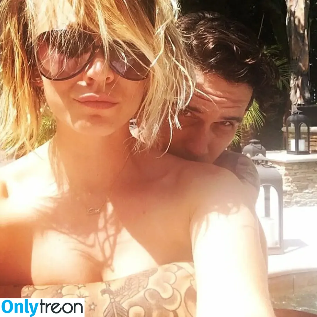 Kaley Cuoco nude photo #1482 (kaley_cuoco / kaleycuoco)