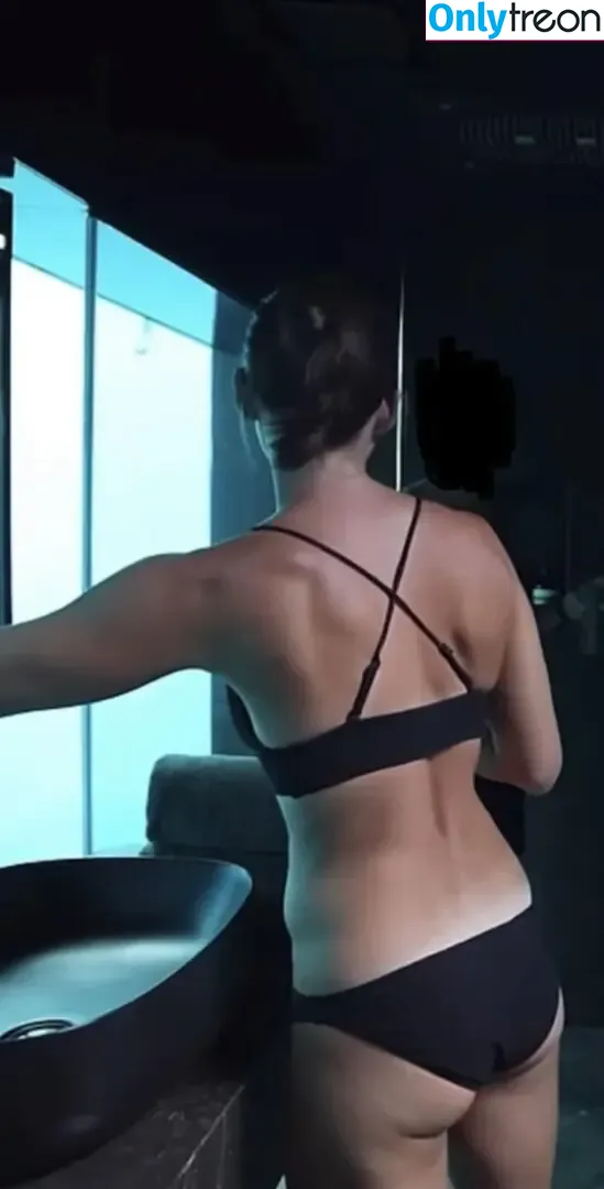 Kara Buchanan nude photo #0001 (karabuchanann / lewbuchananmtb)