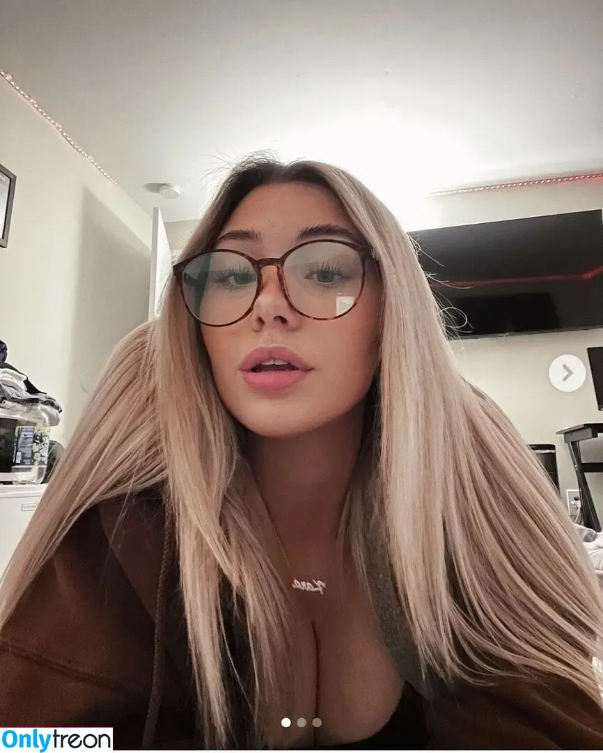 Kara Czapiga nude photo #0001 (Kmczapiga)