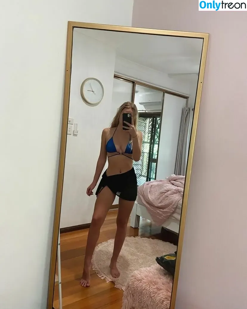 Kara Mia Van Pletzen nude photo #0010 (karavanpletzen)