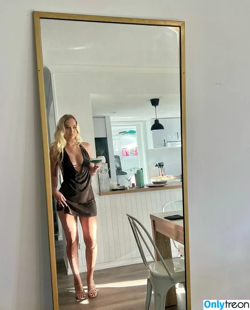 Kara Mia Van Pletzen nude photo #0032 (karavanpletzen)