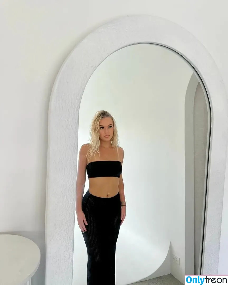 Kara Mia Van Pletzen nude photo #0064 (karavanpletzen)