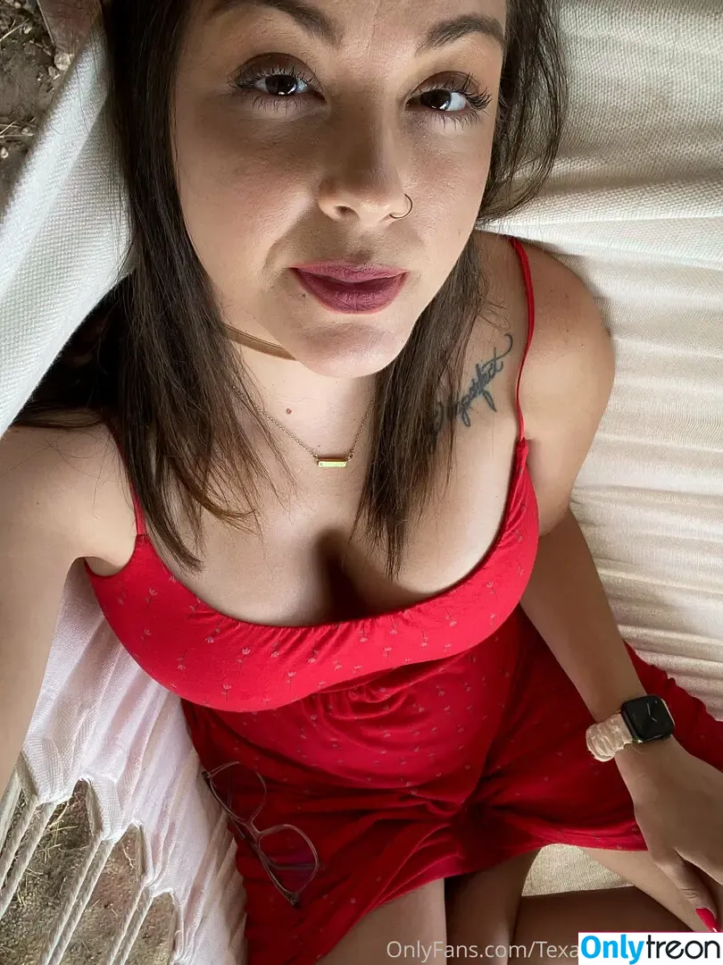 karahtxhotwife nude photo #0023 (karahtxhotwife)