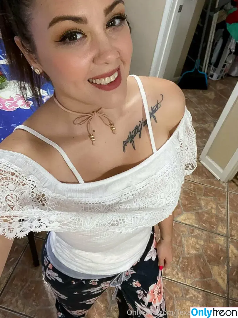 karahtxhotwife nude photo #0025 (karahtxhotwife)