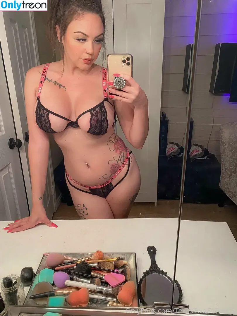 karahtxhotwife nude photo #0027 (karahtxhotwife)