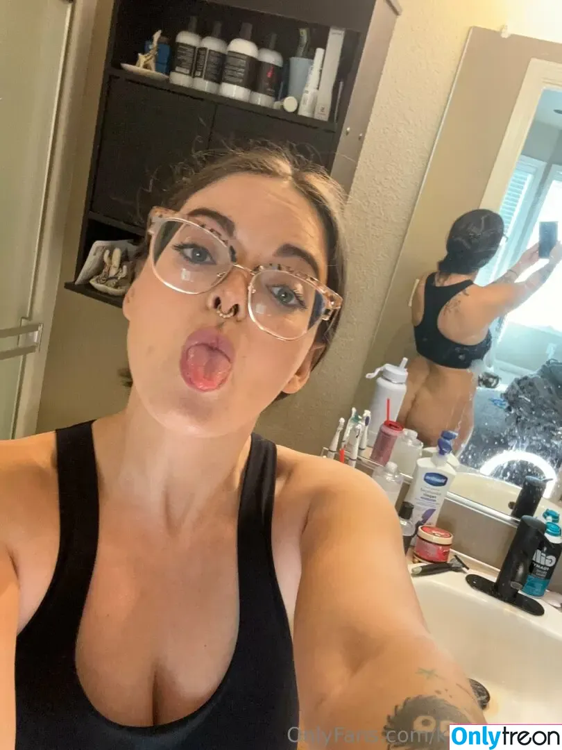 karathyme3 nude photo #0003 (kara.thyme30)