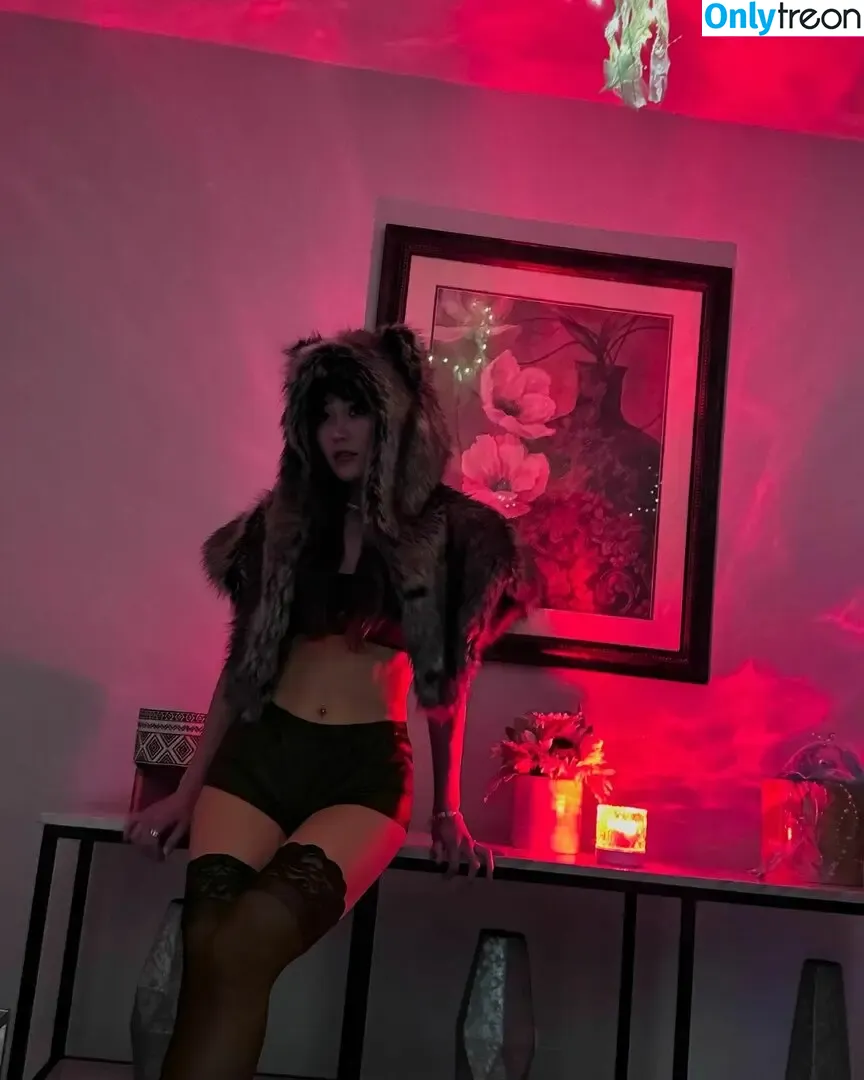 Karen Fukuhara nude photo #0357 (Kimiko / karenfukuhara)