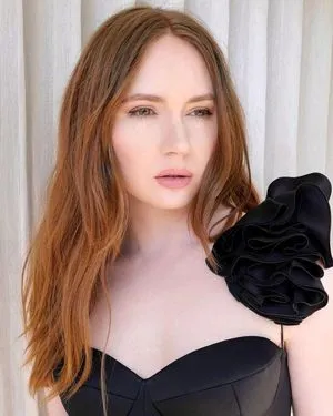 Karen Gillan / karengillan nude photo #0002