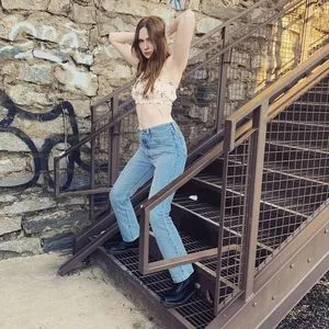 Karen Gillan / karengillan nude photo #0007