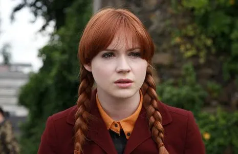 Karen Gillan / karengillan nude photo #0012