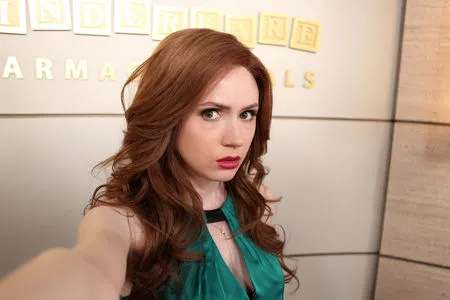 Karen Gillan / karengillan nude photo #0017