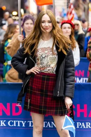 Karen Gillan / karengillan nude photo #0043