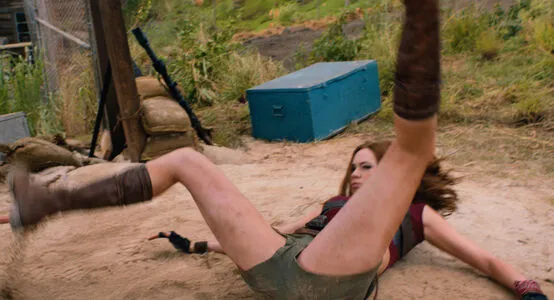 Karen Gillan / karengillan nude photo #0053