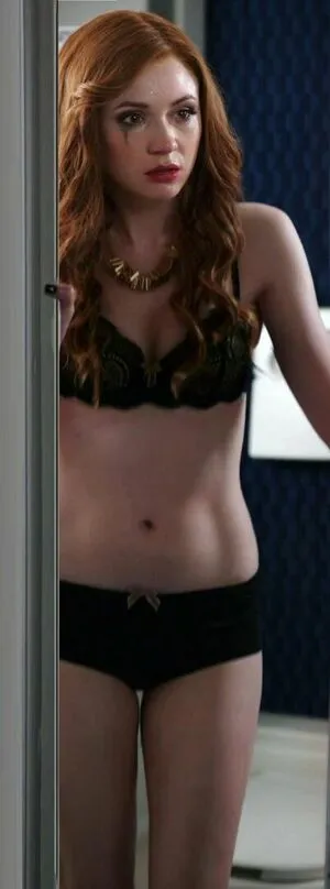 Karen Gillan / karengillan nude photo #0058