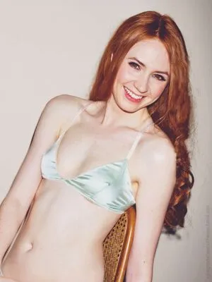 Karen Gillan / karengillan nude photo #0065
