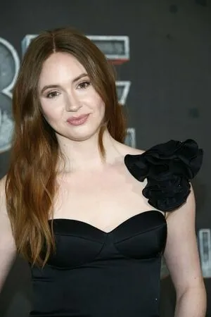 Karen Gillan / karengillan nude photo #0092