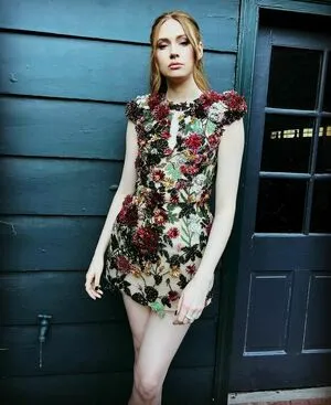 Karen Gillan / karengillan nude photo #0100