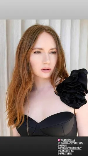 Karen Gillan / karengillan nude photo #0108