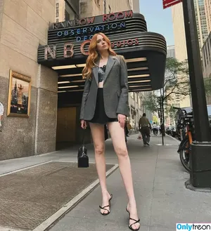 Karen Gillan / karengillan nude photo #0773