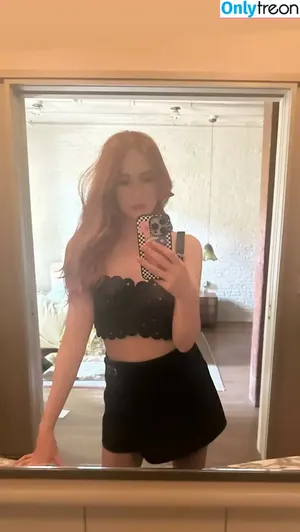 Karen Gillan / karengillan nude photo #0781