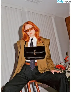 Karen Gillan / karengillan nude photo #0784