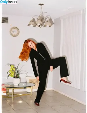 Karen Gillan / karengillan nude photo #0788