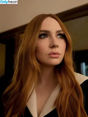Karen Gillan / karengillan nude photo #0793