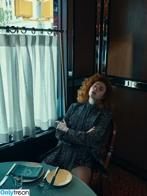 Karen Gillan / karengillan nude photo #0800